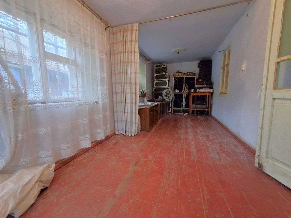 Будинок з великою земельною ділянкою 10 км. від Одеси.