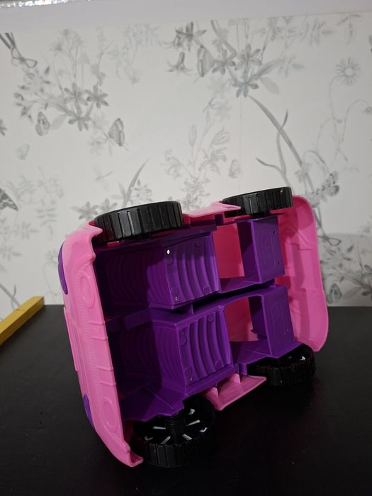 różowy kabriolet, samochód dla lalek Barbie
