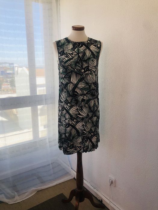 Vestido de verão padrão tropical
