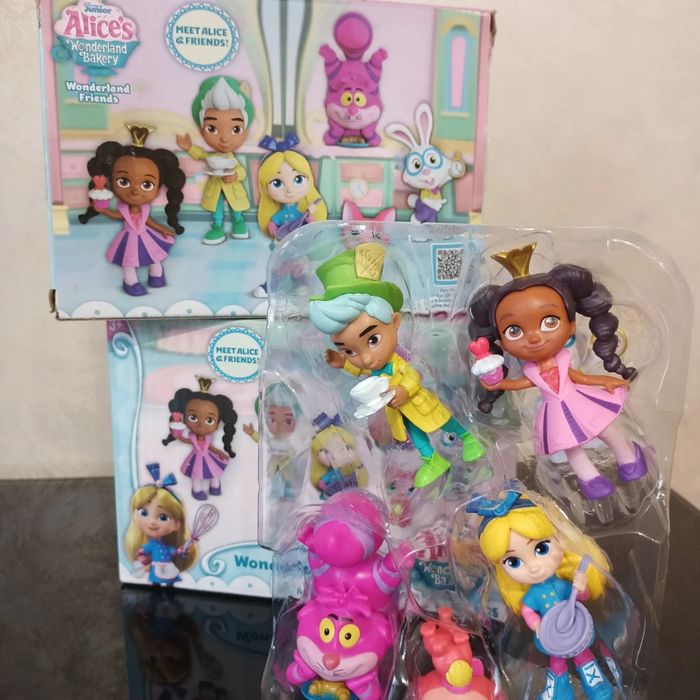 Disney Junior Alice’s Wonderland Bakery Alice Аліса в країні чудес
Лял