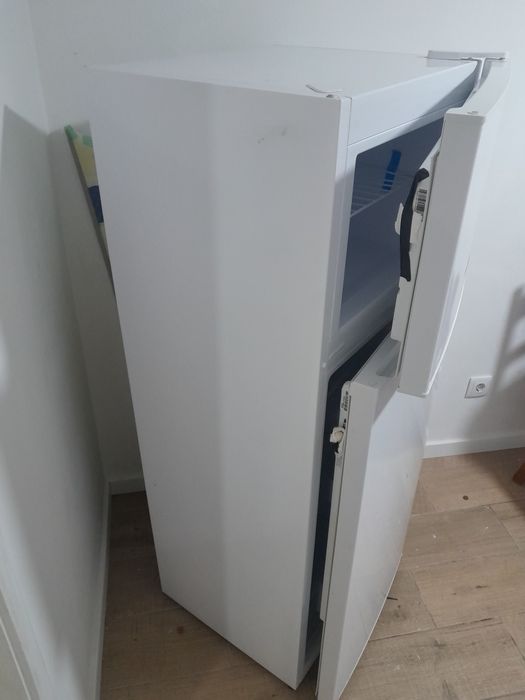 Frigorífico novo com fatura e ainda na garantia