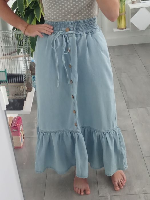 Długa dżinsowa spódnica