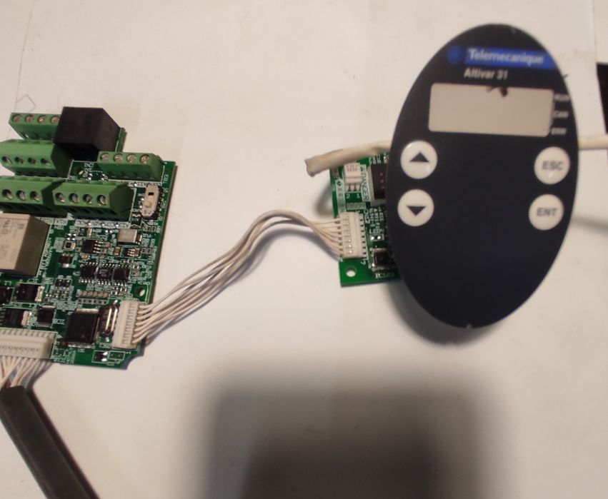 Запчастини частотний перетворювач Schnaider Altivar 31