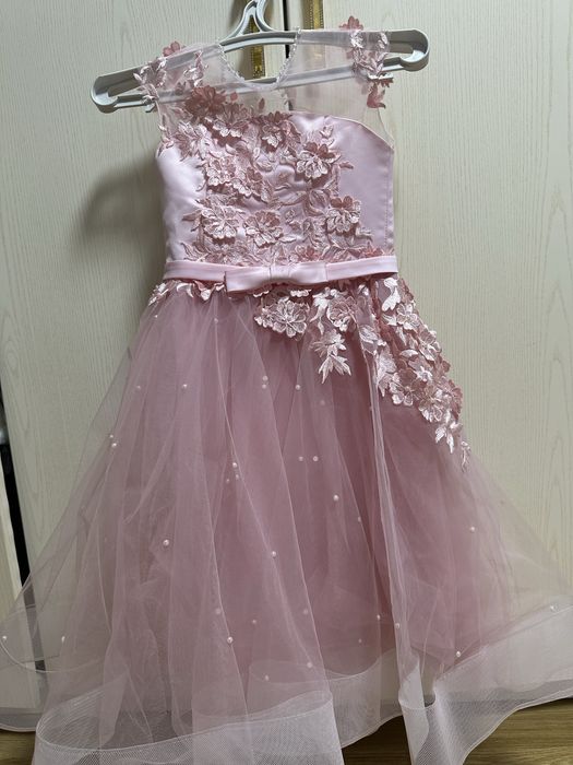 Прокат от 200 грн , продажа детских, свадебных платьев.