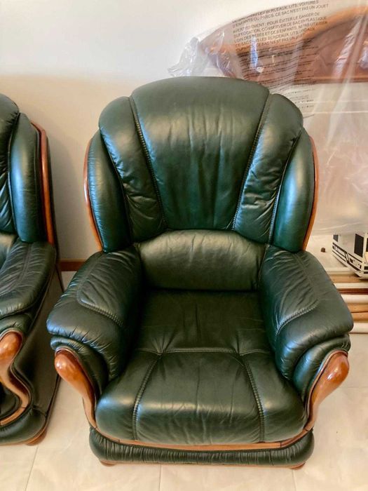 Vendo Conjunto SOFÁS em Pele + ESPELHO