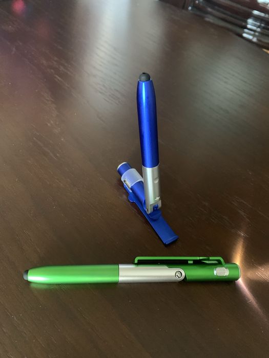 Стилус,ручка,фонарик,подставка под телефон