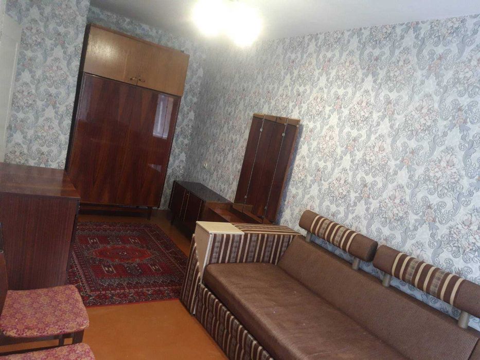 2к Проспект Миру , Виставка ,колонка, двостороння,не кутова, житловий стан,Балкон