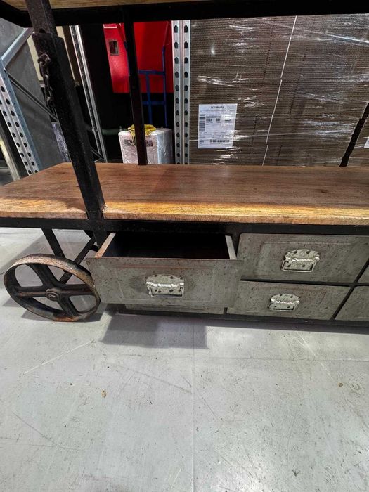 Aparador Industrial Vintage em Ferro e Madeira — Peça única