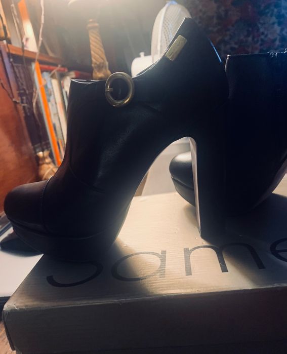 Botins Pretos em Pele senhora