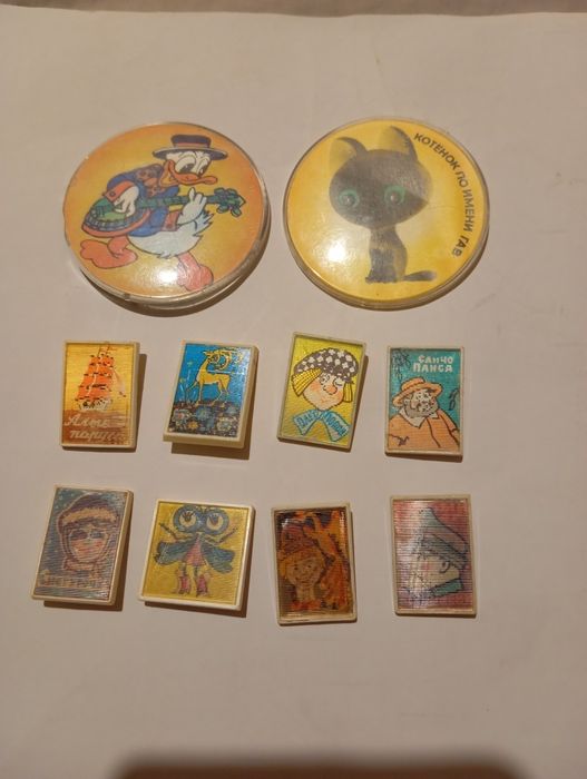 Значки 44 штуки одним лотом есть несколько переливных