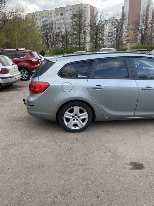 Продам opel astra J