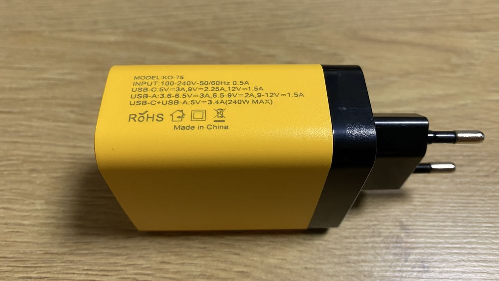 Швидкісний зарядний пристрій USB-C GaN 240W з LED-підсвіткою