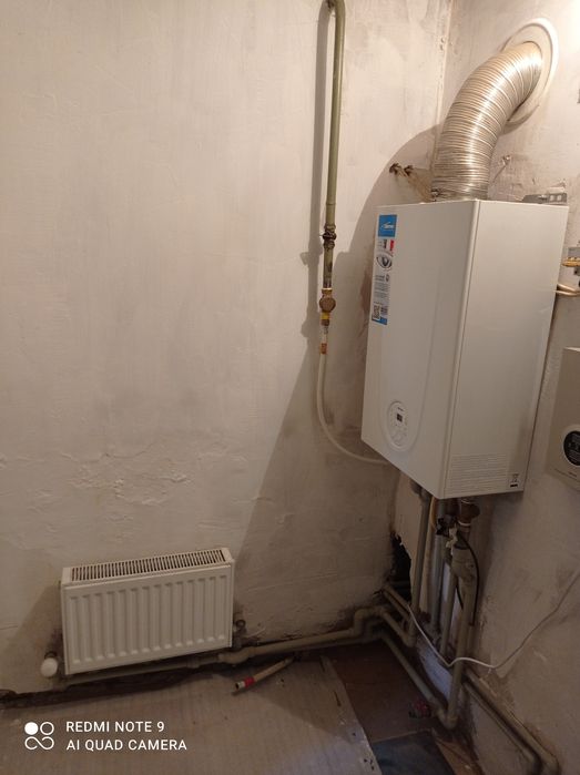 Продаю дом - 4 ком., можно на 2 семьи, космет ремонт. Район 8 Военная