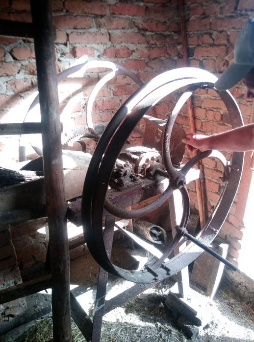 Продам січкарню

Стан хороший, робоча. Підходить для подрібнення сіна,