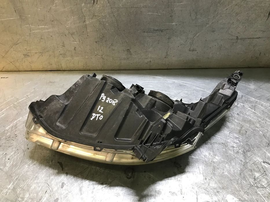 ÓTICA / FAROL PEUGEOT 208 - DIREITA - 9802221280