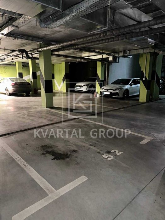 Продаж паркомісця в підземному паргінгу Версаль Парк
