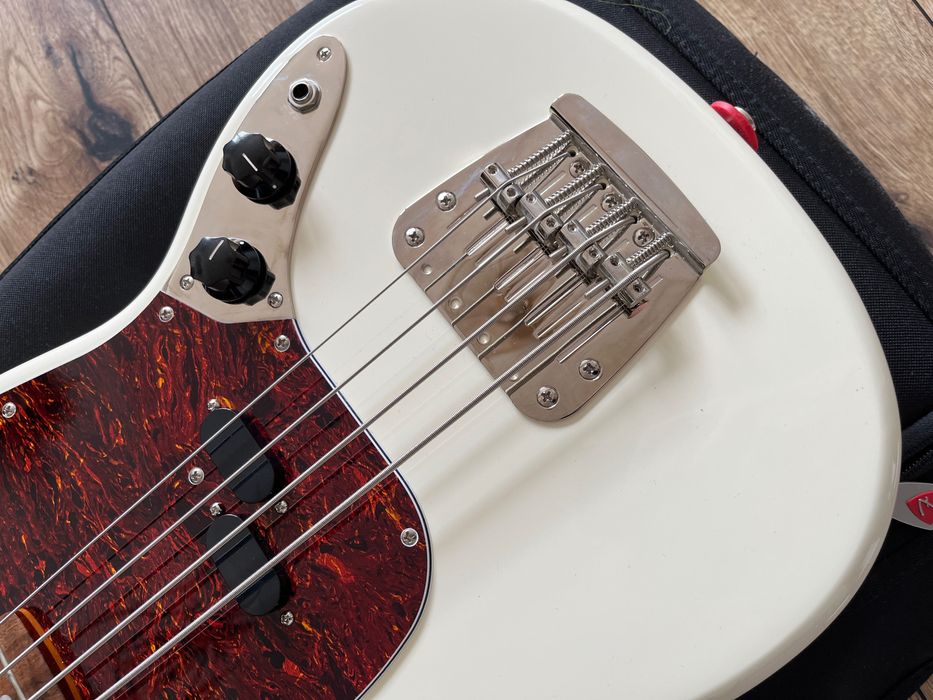 Gitara basowa krótka skala Squier Classic Vive 60s Mustang + futerał + pasek
