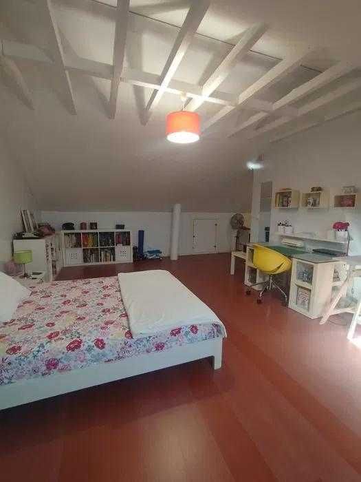 Quarto para arrendar no Cacem