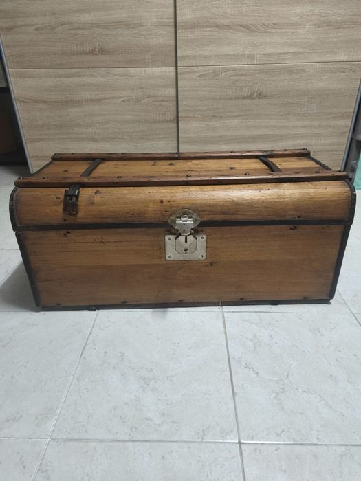 Baú antigo dos anos 1970 / 1980 tamanho 78x40