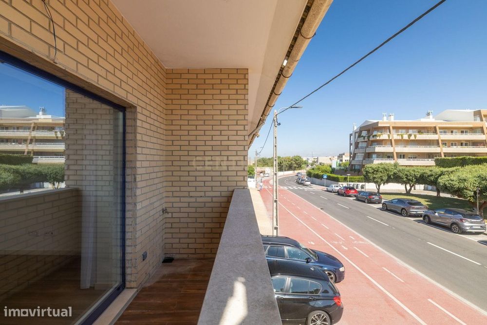 Apartamento T1 Remodelado e Mobilado no Primeiro Andar, Praia da Madal