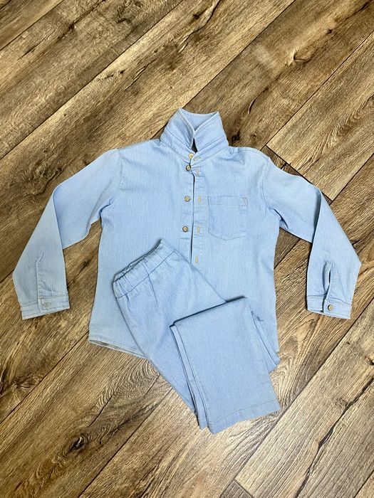 Продам нарядный ,джинсовый костюм на мальчика