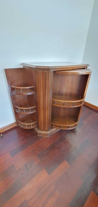 Móvel de bar/garrafeira para sala