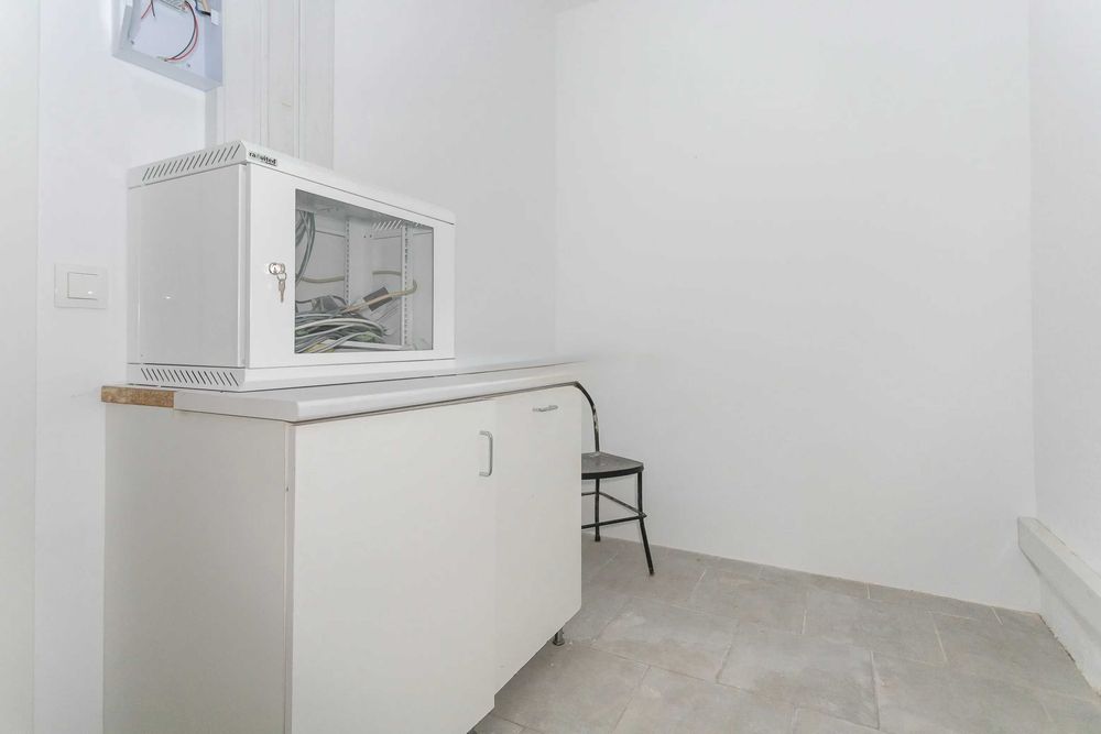 ALUGA-SE Espaco Comercial renovado 600 m2 open Space Massama