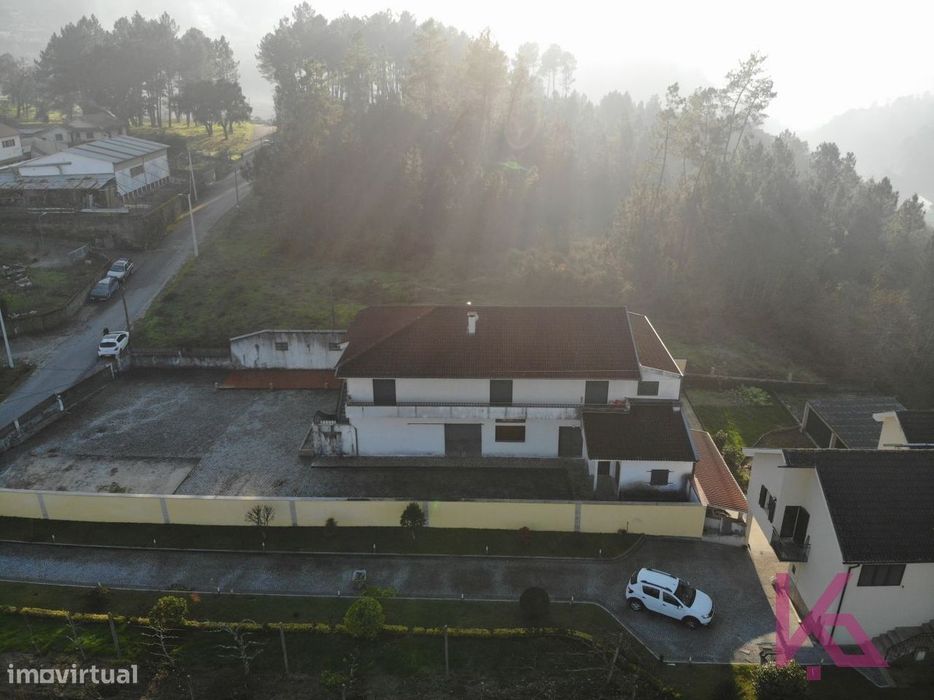 MORADIA T4 com Armazém