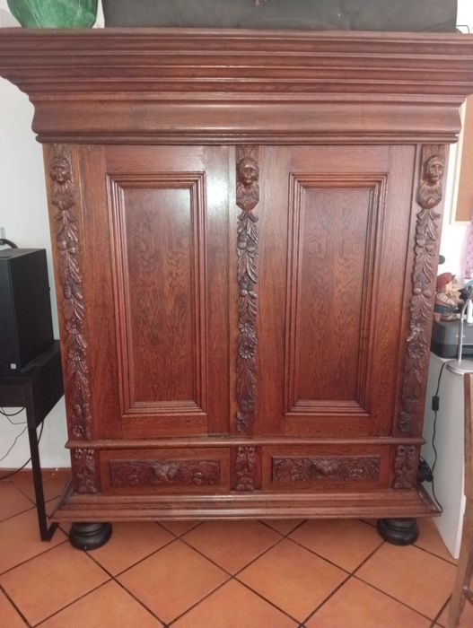 Armário antigo de sala