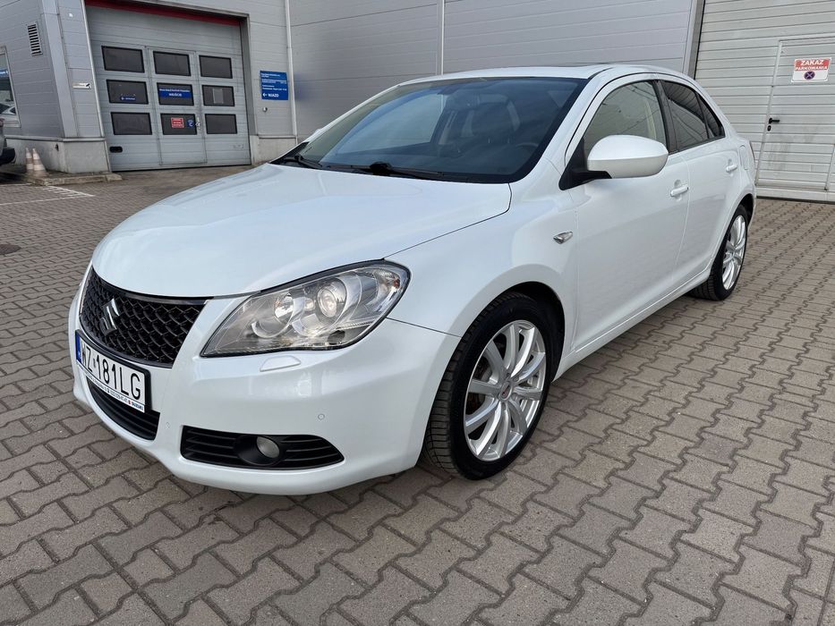 Suzuki Kizashi Suzuki Kizashi 2,4 178KM 4WD Niski przebieg