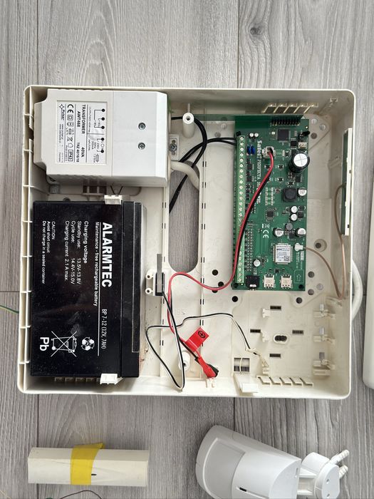 Zestaw alarmowy Satel PERFECTA 16-WRL + Klawiatura + 7 czujek + Baterie