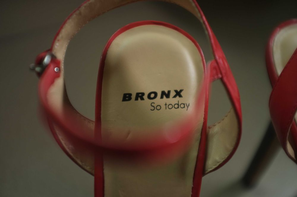 szpilki sandały na platformie Bronx platforma bardzo wysoki obcas
