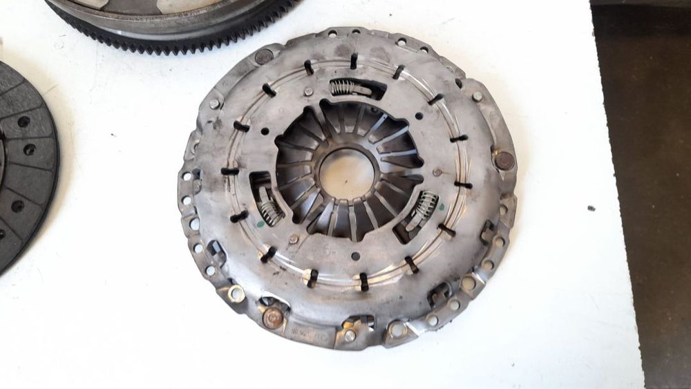 KIT EMBRAIAGEM ORIGINAL LUK | REF. 415055210 124052310 | BMW SERIE 1
