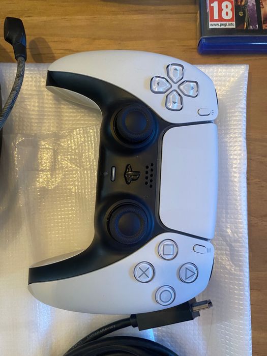 PlayStation 5 Versão CD c/caixa original e todas as proteções