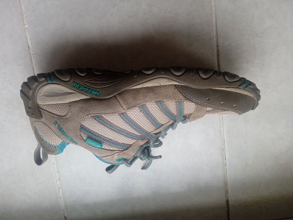 Продам кросівки Merrel