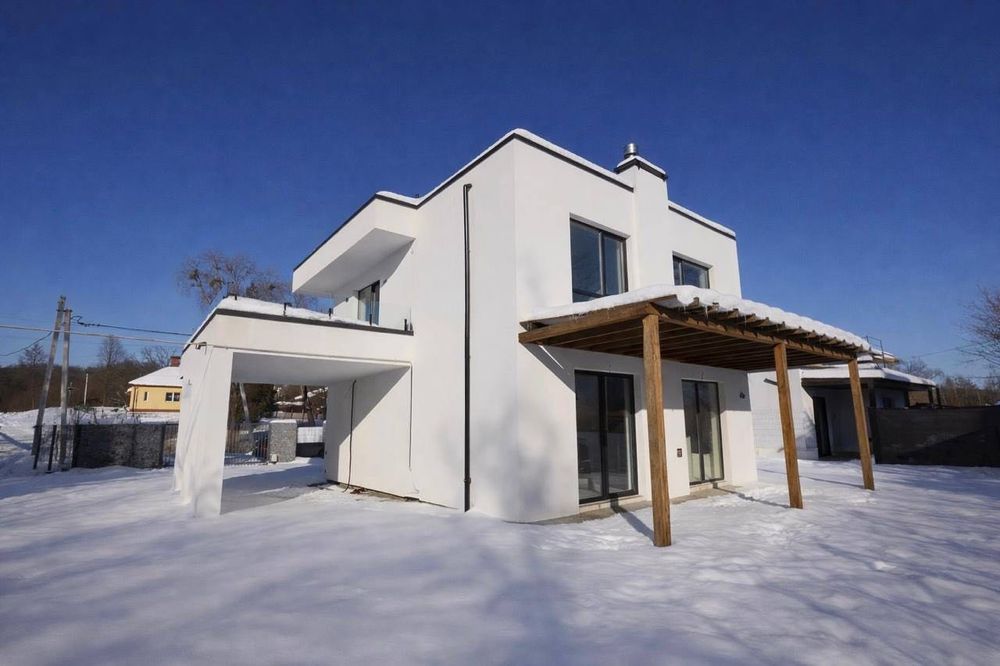 Продаж будинку з ремонтом та власною ділянкою