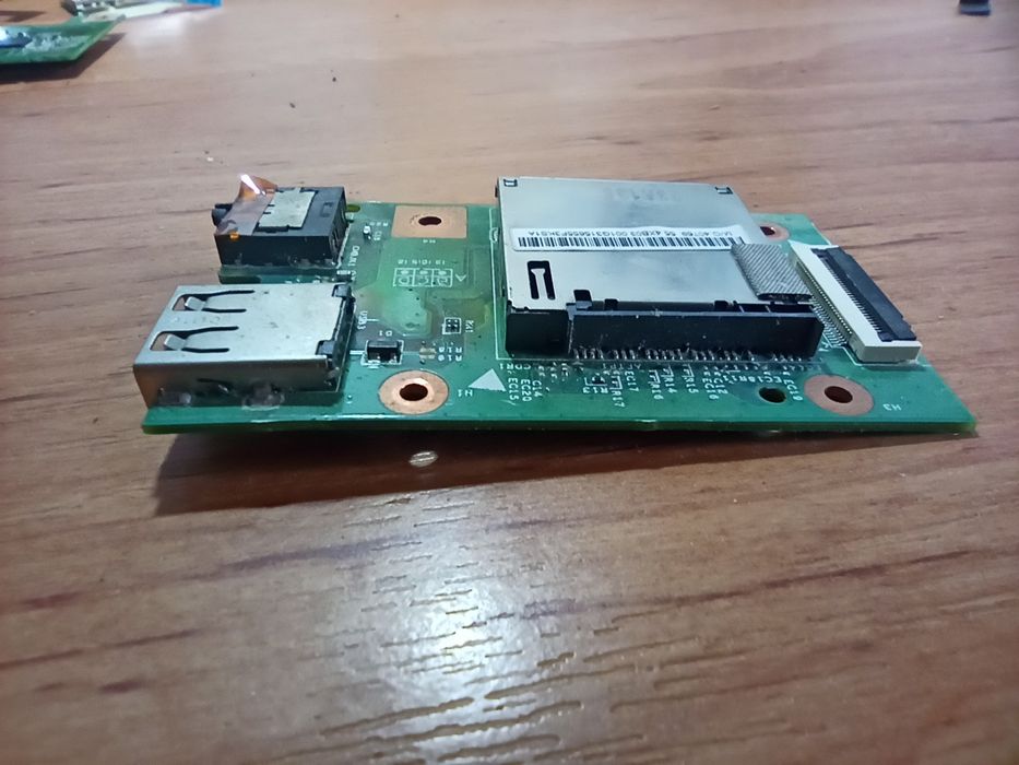 Запчастя до ноута LENOVO B590