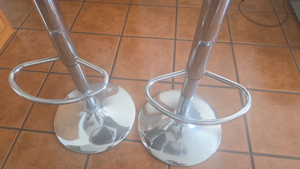 Dois bancos de  bar
