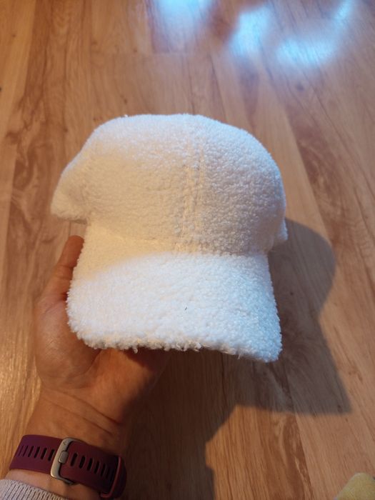 Czapka baran biała