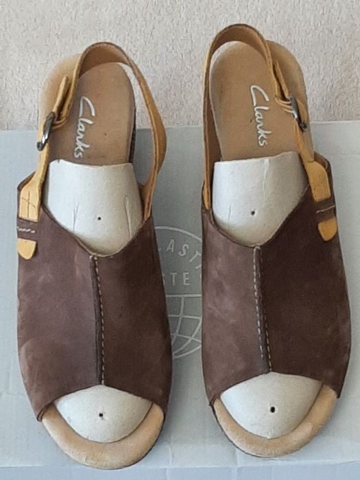 Sandały marki clarks na koturnie że skóry naturalnej roz.41