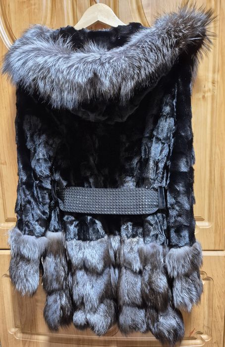 Шуба з натурального хутра (з чорнобурки та песця) з поясом. Розмір М