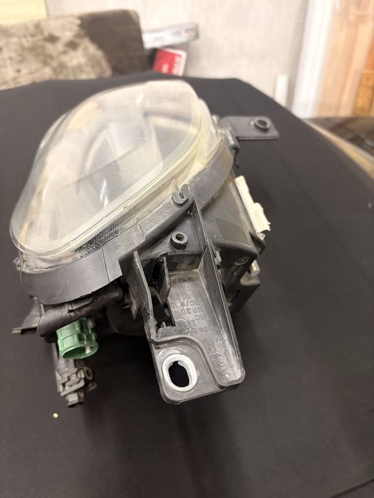 Lampa lewa Alfa Romeo Giulietta ciemna xenon ksenon europa