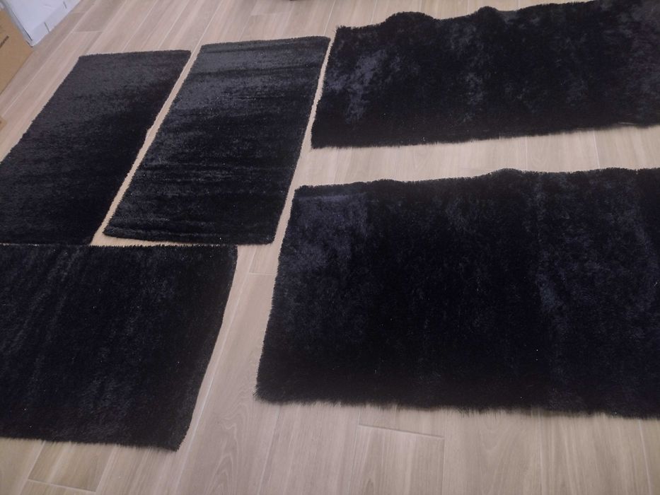 Conjunto de tapetes de pêlo preto