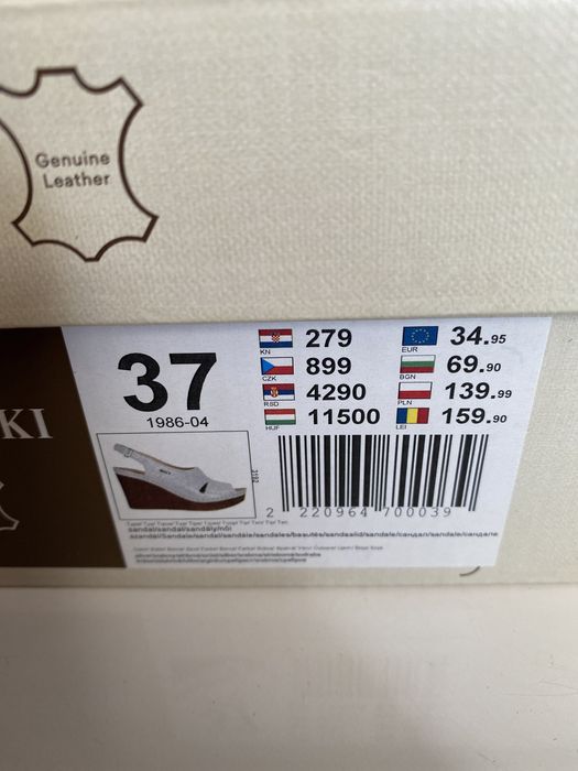 Buty damskie na koturnie Lasocki