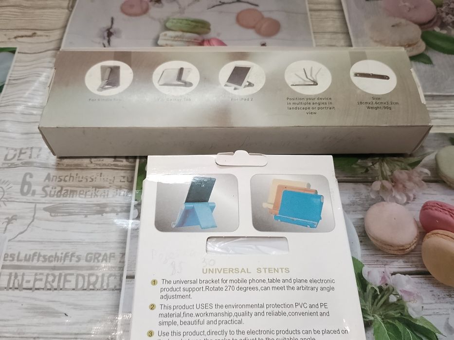 Підставки під гаджети двох типів.