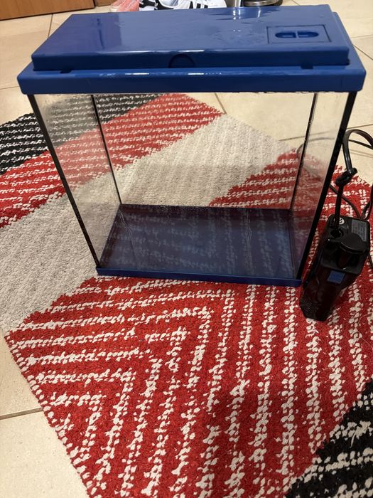 Aquário para peixes como novo com motor