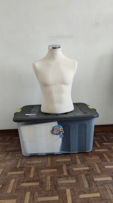 Busto de homem em tecido