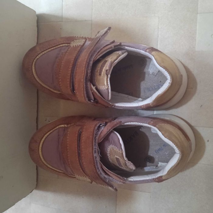 18.3 см/в хорошому стані кросівки із шкіряними вставками Twisty