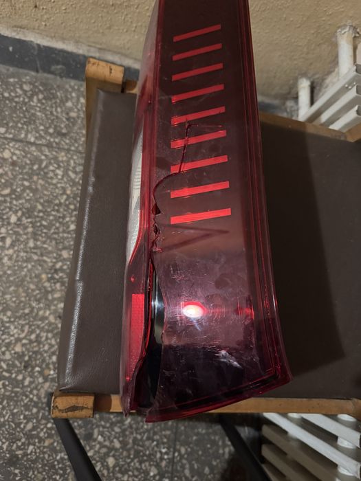 Задній стоп (ліхтар) Renault Express оригінал с дефектом