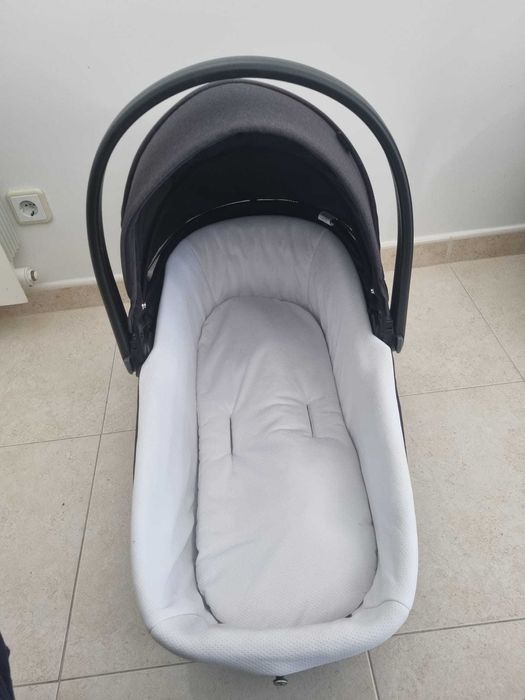 Trio carrinho chicco com isofix carro